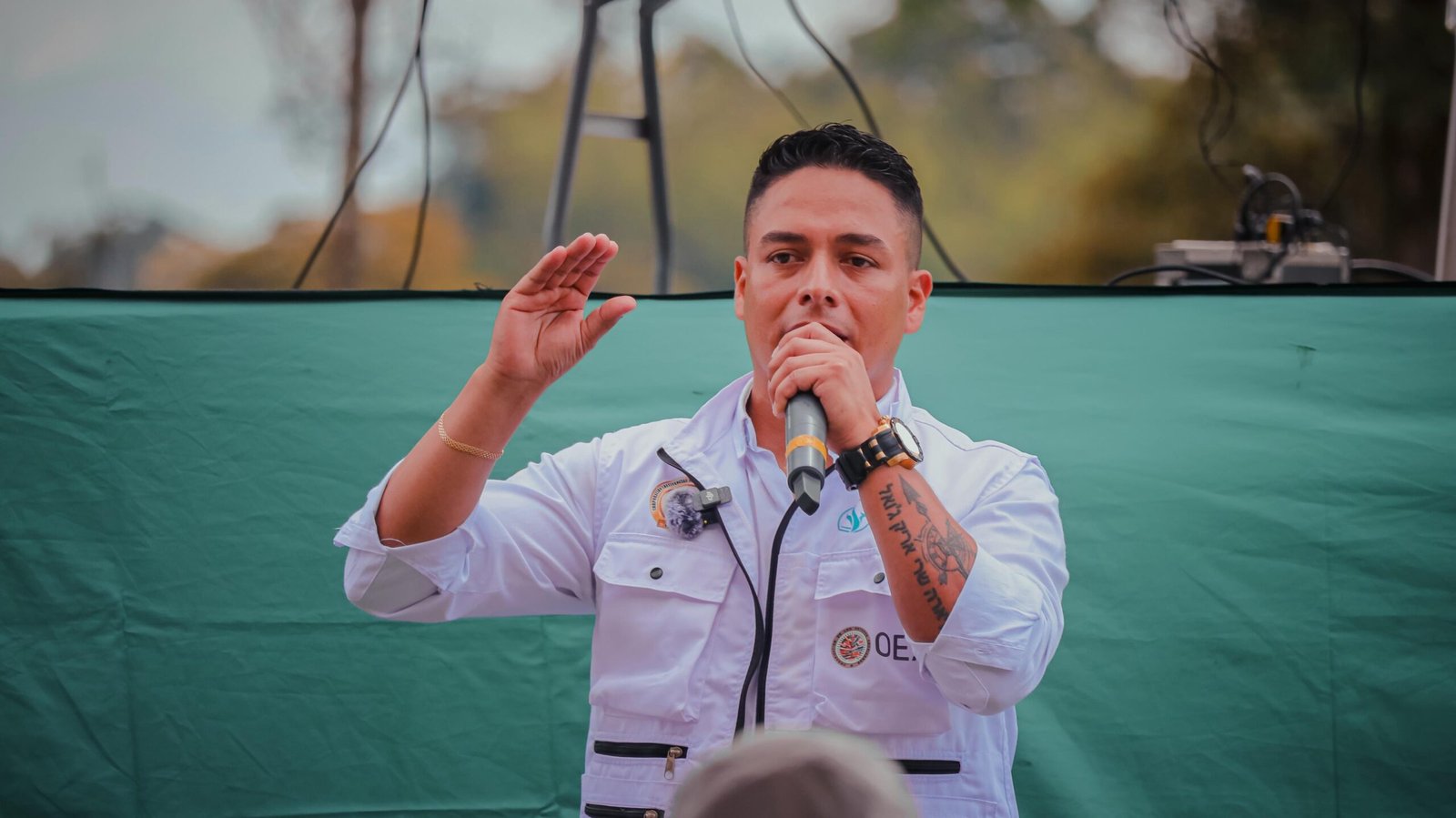 52bb2347-8a7f-4d81-9d64-a33c96d23b97